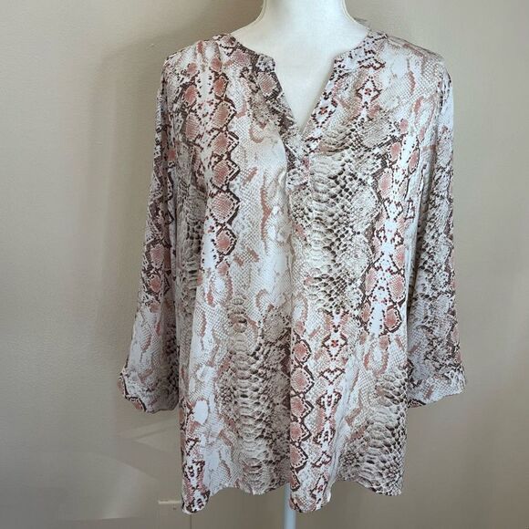 New!Zac&Rachel| 2XLarge| VNeck| Snake Print| Side Slits - Picture 13 of 13